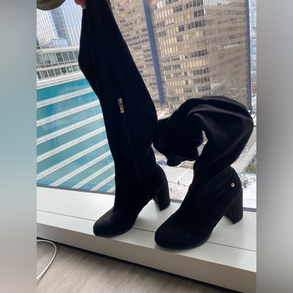 Liz Claiborne black faux suede heeled boots 7.5M - Picture 3 of 5